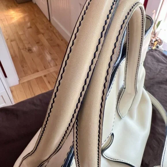 AUTHENTIC Italian Designer Tod's 'D Bag' Shoulder Bag - Picture 11 of 15